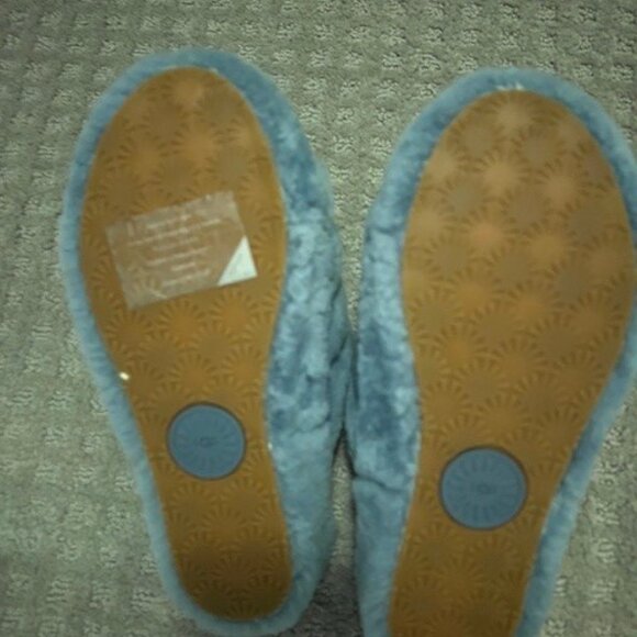 Women’s UGG fluff yeah slide - Picture 3 of 3